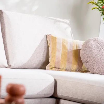 Strakke loungebank in beige Chloe-stof